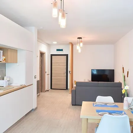 Opal Luxury 92 N Pool * Năvodari