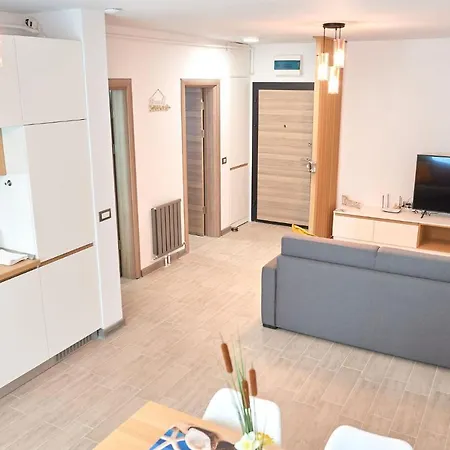 Opal Luxury 92 N Pool * Năvodari