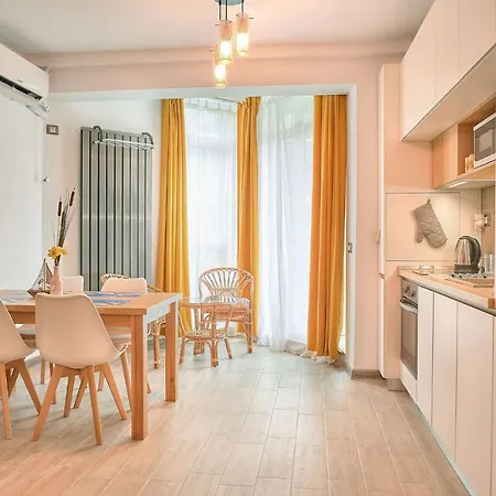 Opal Luxury 92 N Pool Navodari