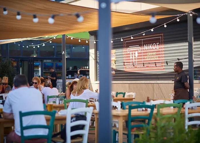 Opal Luxury 92 N Pool