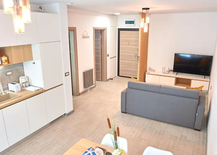 Opal Luxury 92 N Pool * Năvodari