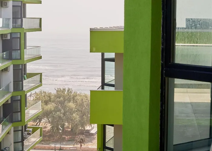 Opal Luxury 92 N Pool דירה Năvodari