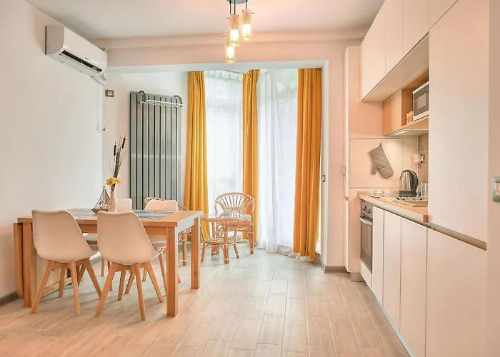 Opal Luxury 92 N Pool Năvodari