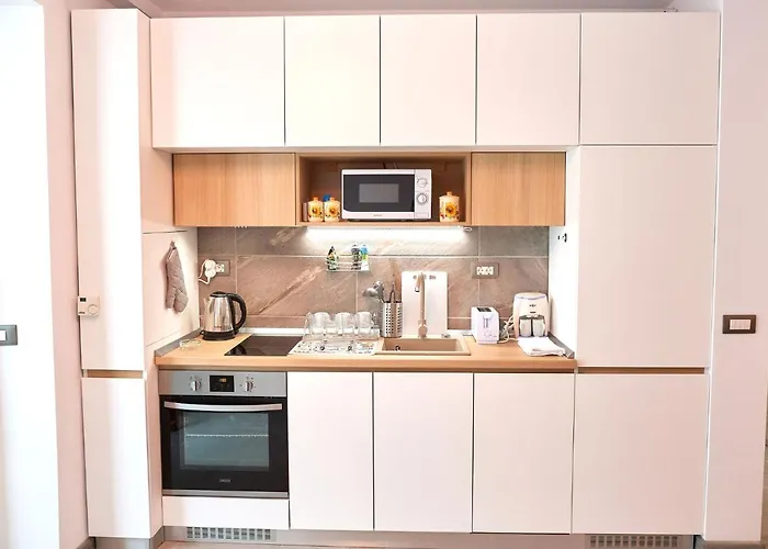 Opal Luxury 92 N Pool Năvodari